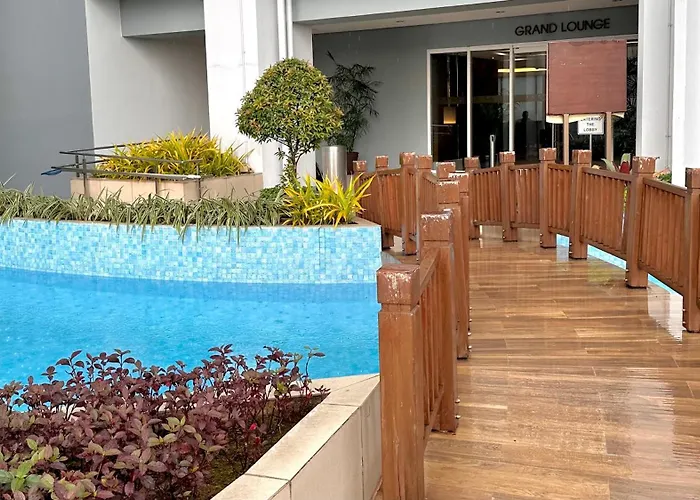 Smdc Breeze Residences Pasay Near Picc Moa Airport World Trade Center Fast Wifi Pool Karaoke Manila